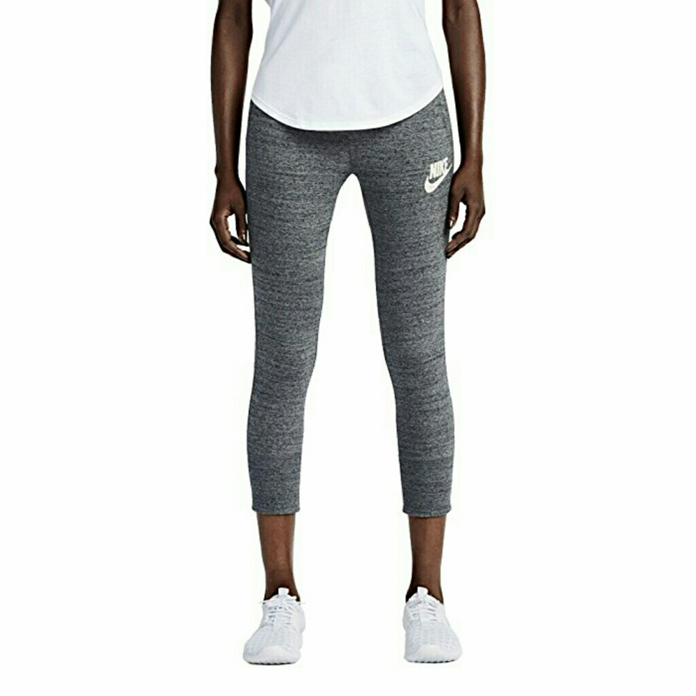 NWT Nike Vintage Gray Cropped Sweatpants Capri